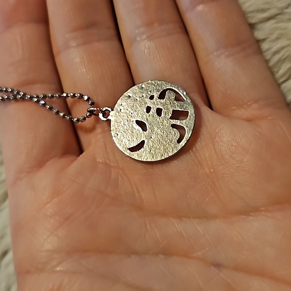 #0138 Silver toned necklace - Picture 4 of 4